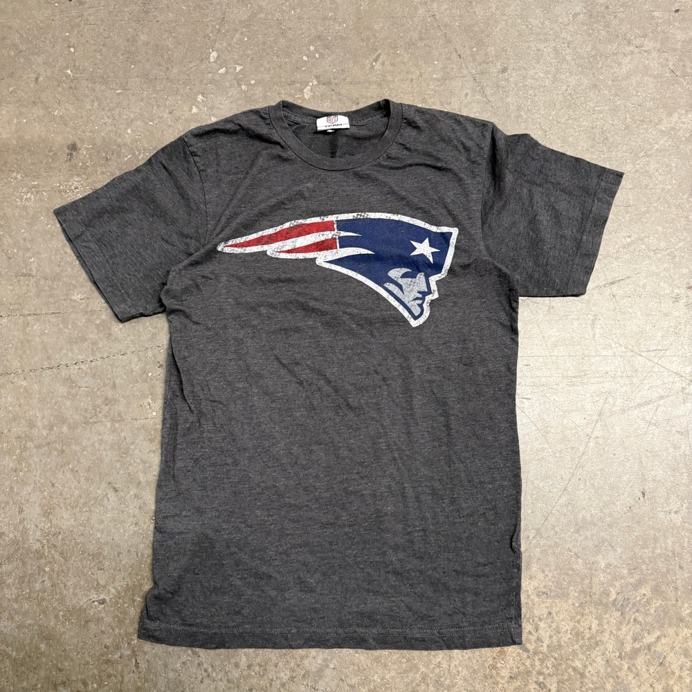 NFL Apparel New England Patriots Graphic T-Shirt Mens Small Charcoal Gray Logo